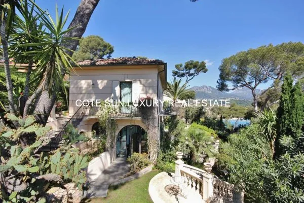 VILLA BELLE EPOQUE DE TRES GRAND LUXE AU CAP MARTIN
