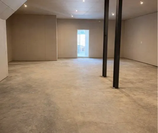 Local professionnel avec garage + bureau indépendant + terrasse - Saint-Pargoire