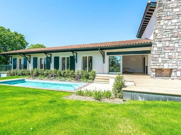 Maison 7 pièces 212 m²