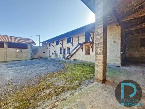Ancien corps de ferme avec dépendances 4,5 ha 01390 ST MARCEL