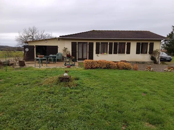 MAISON DE PLAIN-PIED EN CAMPAGNE DOTE DE 3 CHAMBRES