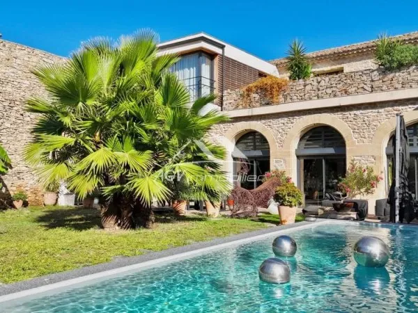 Propriété de caractère de 320 m² proche Nîmes