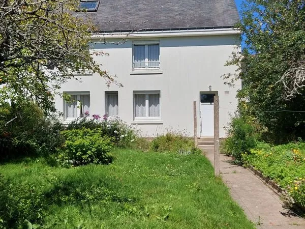 GUIDEL Bourg,Maison Individuelle F6 95m2 habitables,Terrain 365m2, Garage séparé 25m2. Situation idé