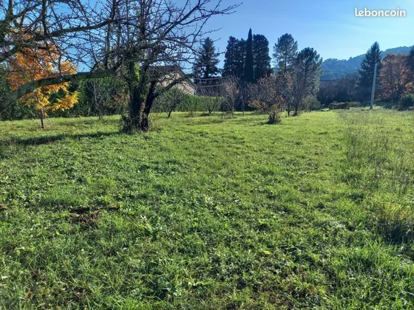 Terrain constructible pour 1 ou 2 maisons