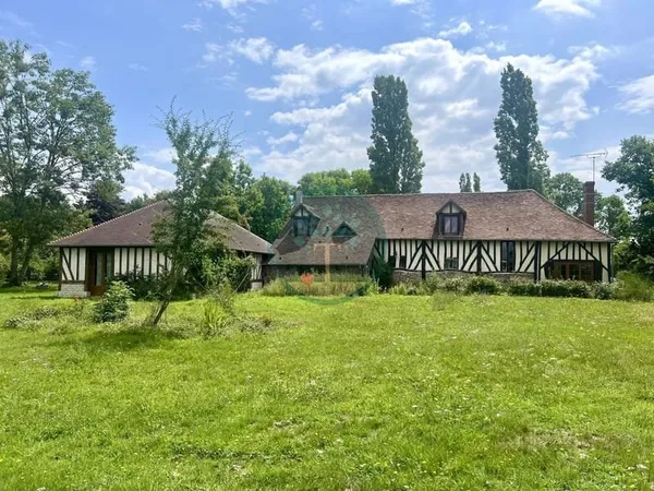 Belle Propriété Normande Environ 257 m² habitables sur terrain
