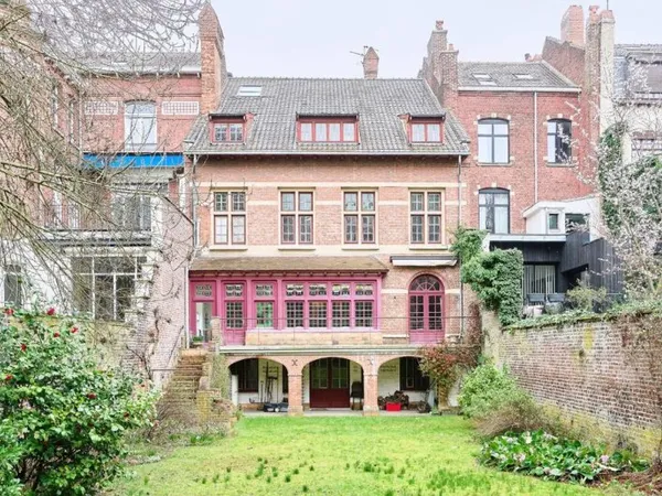 Maison individuelle 8 pièces 325 m²