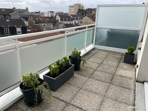 Grand studio de 25m2 avec belle terrasse de 10m2
