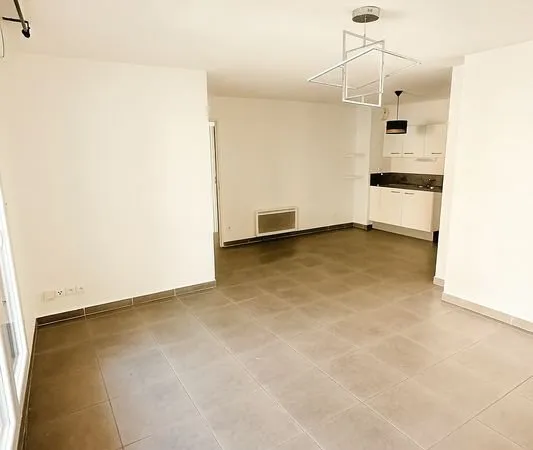 Appartement T3 avec terrasse et parking - Pérols Centre