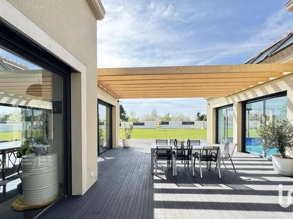 Maison 8 pièces 334 m²