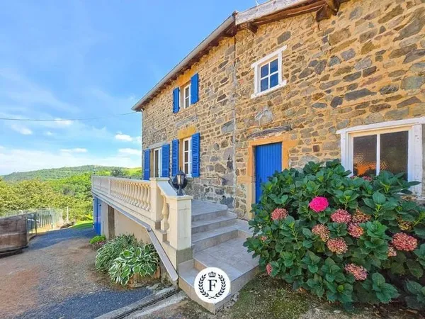 Maison 10 pièces 271 m²