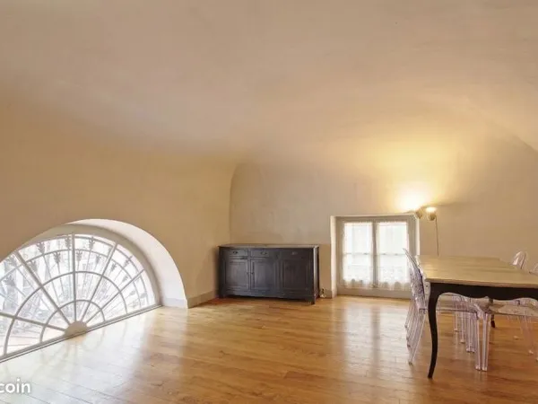 Très bel appartement rénové de 65 m² aux pieds des Arènes - 2 chambres - Nîmes centre