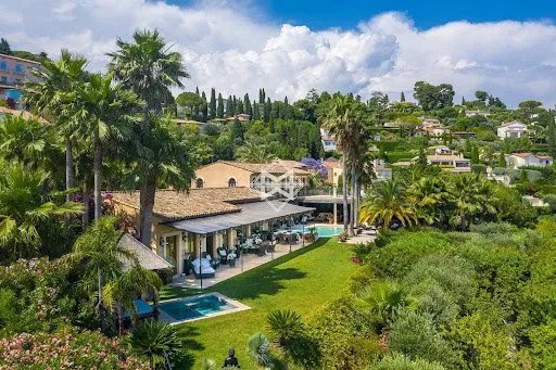 Maison 9 pièces 800 m²