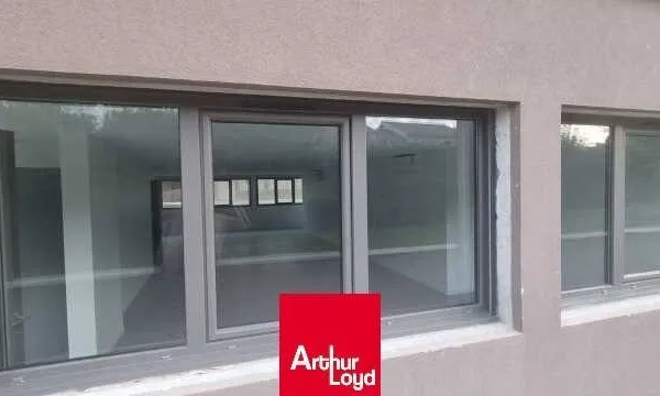 Local commercial 205 m²
