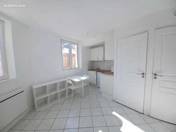 STUDIO meublé coeur de ville St Quentin
