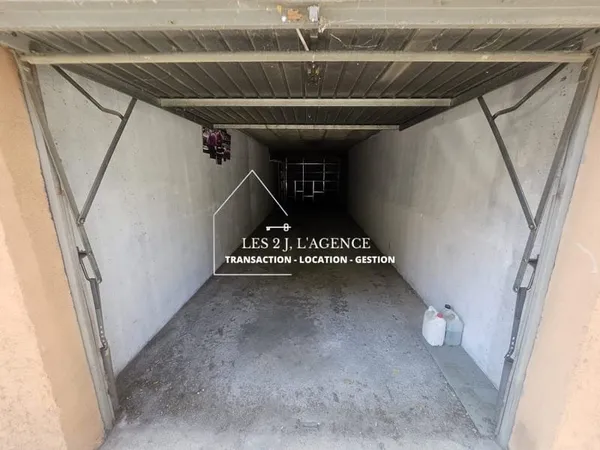 Garage double fermé