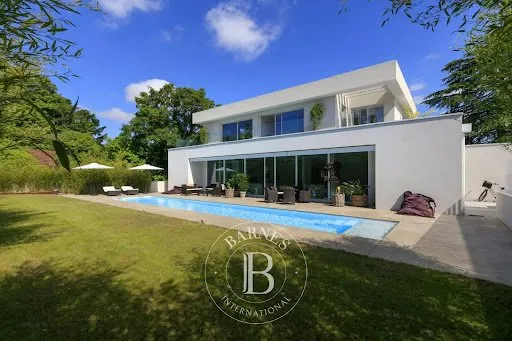 Maison 7 pièces 270 m²