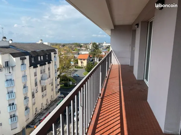 Appartement - 7ème étage - 77 m2 - 3 pièces - Non meublé