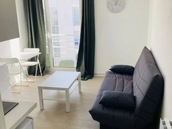 Studio refait à neuf et meublé