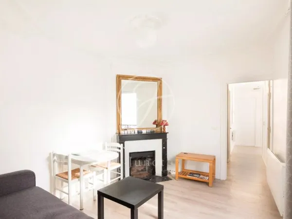 Paris 18e - ABBESSES - Appartement deux pièces à vendre - 27,11m² Carrez - Lumineux.