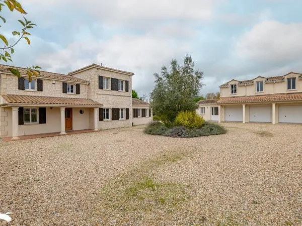 Contemporaine de 8 pièces principales