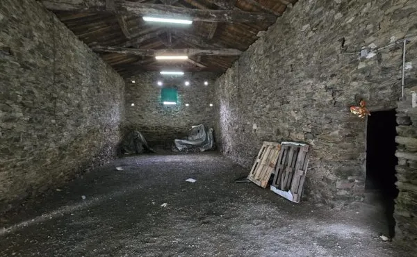 Grange de 300 m² à rénover.