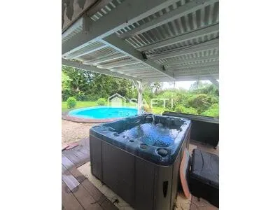 Charmante propriété avec 2 maisons et une piscine sans aucun vis à vis