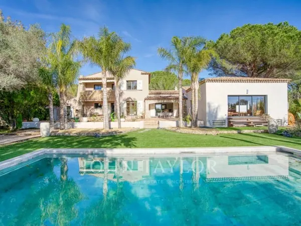 Magnifique villa proche du village