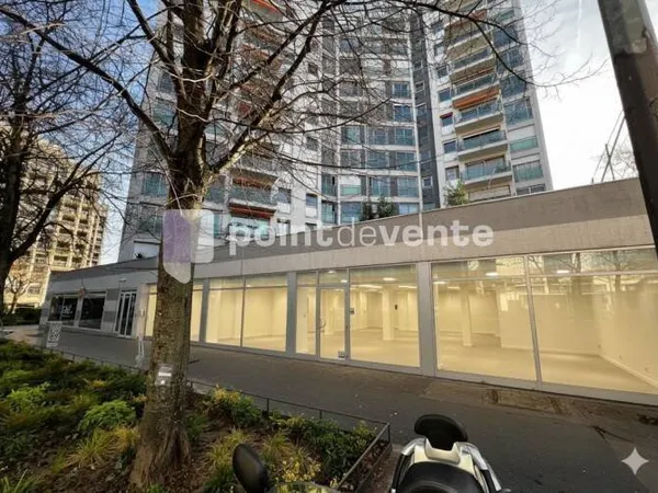 Local commercial 300 m²