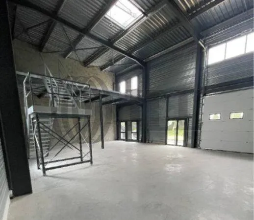 Local d'activité 1324 m²