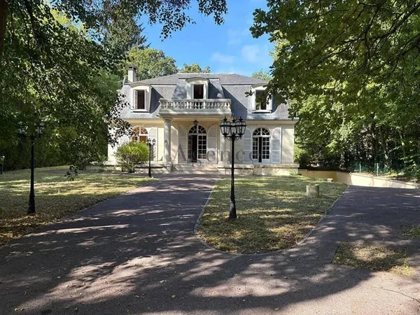 Maison 6 pièces 217 m²