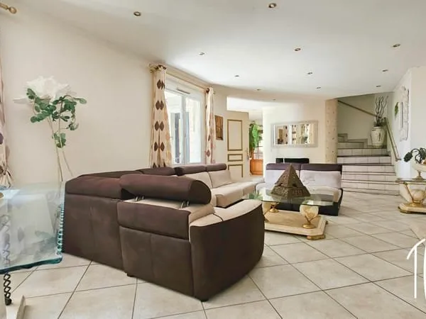 VITRY-SUR-SEINE - MAISON - 141 m² - 5 PIECES - 4 CHAMBRES