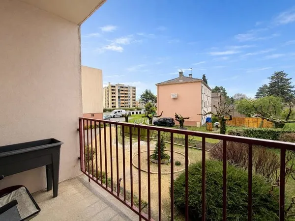 Appartement T3 avec balcon - 1er étage