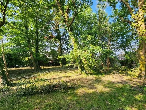 Terrain a bâtir proche lac 763m² à Sanguinet