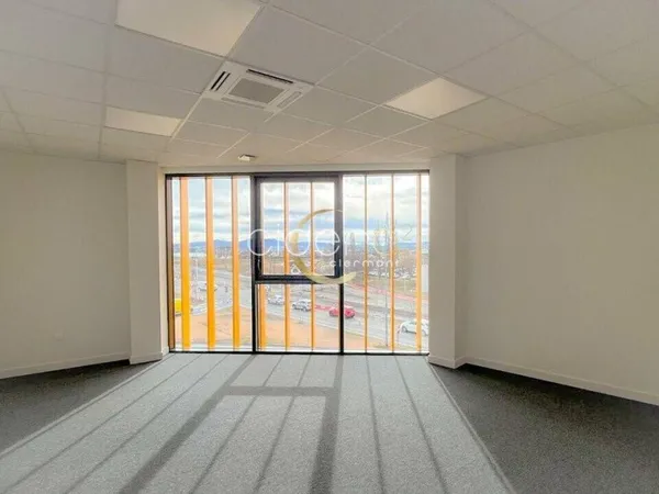 Bureau 198 m²