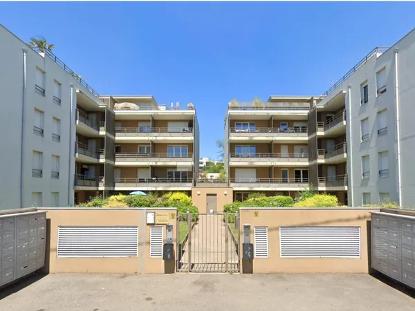 Stationnement Vente Saint-Priest   10000€