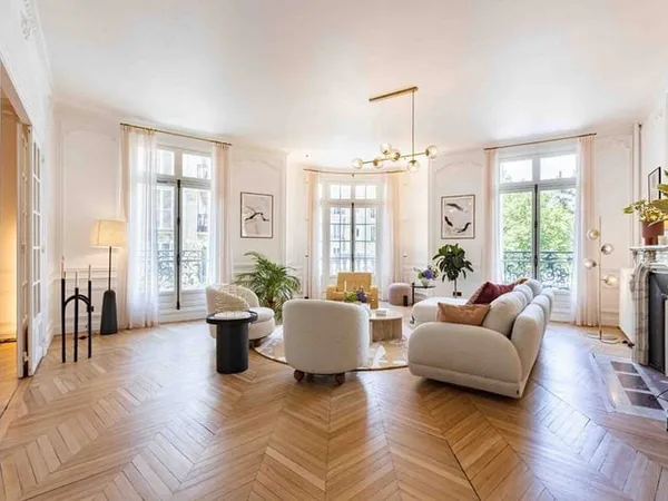 Appartement 7 pièces 220 m²