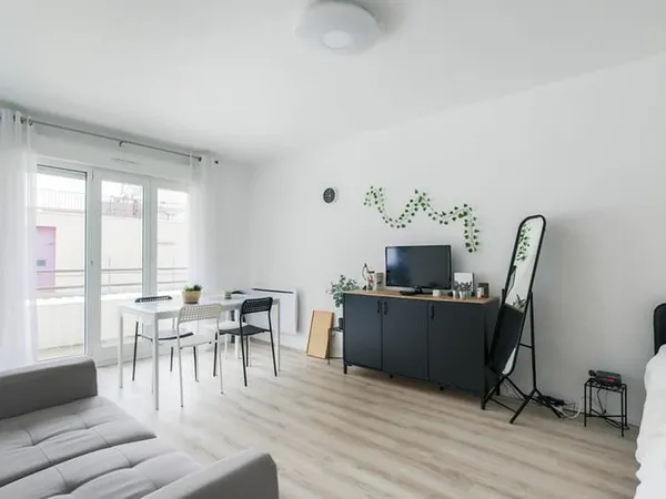 Studio rénové idéalement placé
