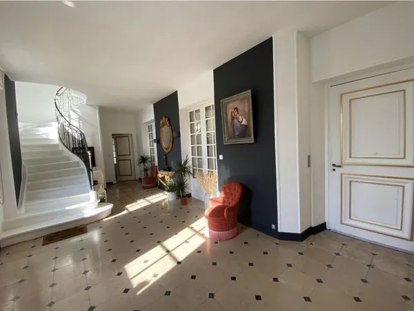 Appartement Prestigieux de Caractère dans Maison Haussmannie