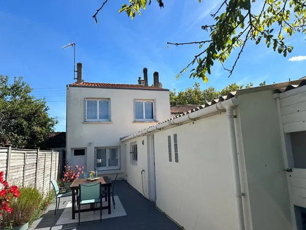 Maison proche centre ville de ROCHEFORT jardin garage 5 chambres