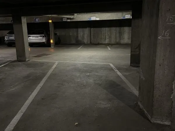 PLACE DE PARKING EN SOUS SOL