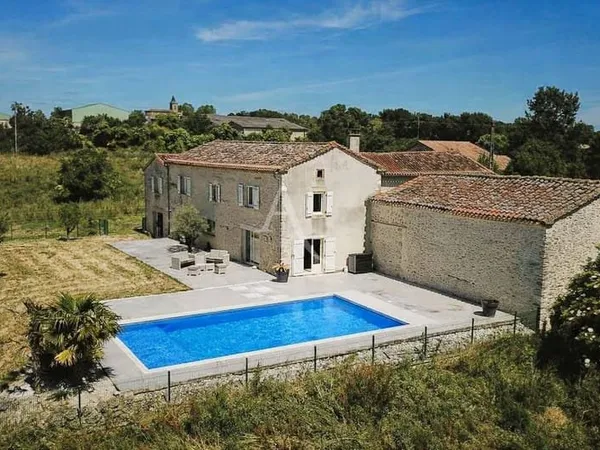 Maison 5 pièces 323 m²
