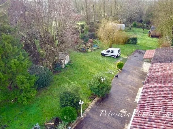 Maison de 148 m² à rénover, avec grand terrain et beau potentiel