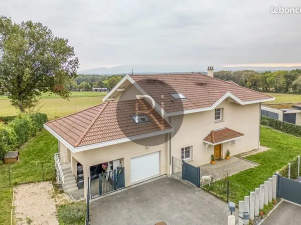 Maison 6 pièces 233 m²