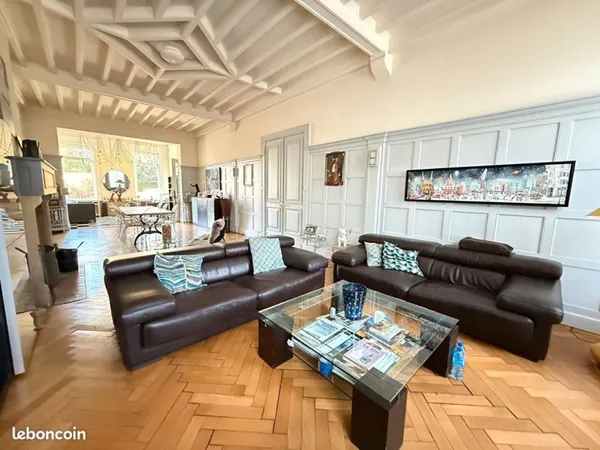 Maison 9 pièces 350 m²