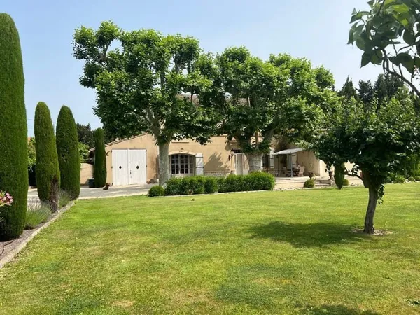 Mas ancien très bon état À Vendre Chateaurenard en campagne