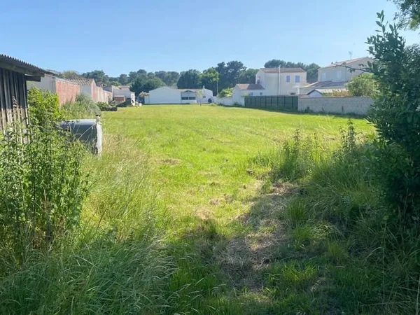 Terrain 585 m²
