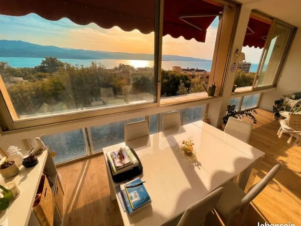 Superbe T2 avec bureau/chambre d'appoint - 57m² + Loggia 13m² - Vue Mer (Grand garage en option)