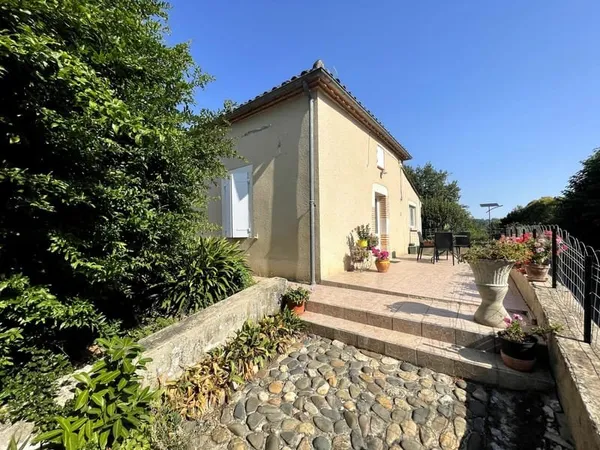 Maison en pierre, jardin arboré et clos