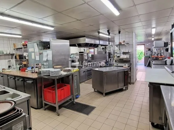 Commerce 20 pièces 1220 m²