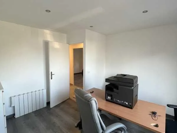 Bureaux à louer en R+1 rénové en très bon état Garges-Les-Gonesse